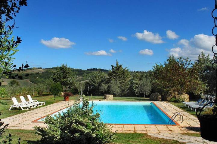 Agriturismo per 5 persone, con piscina e giardino in Pomarance