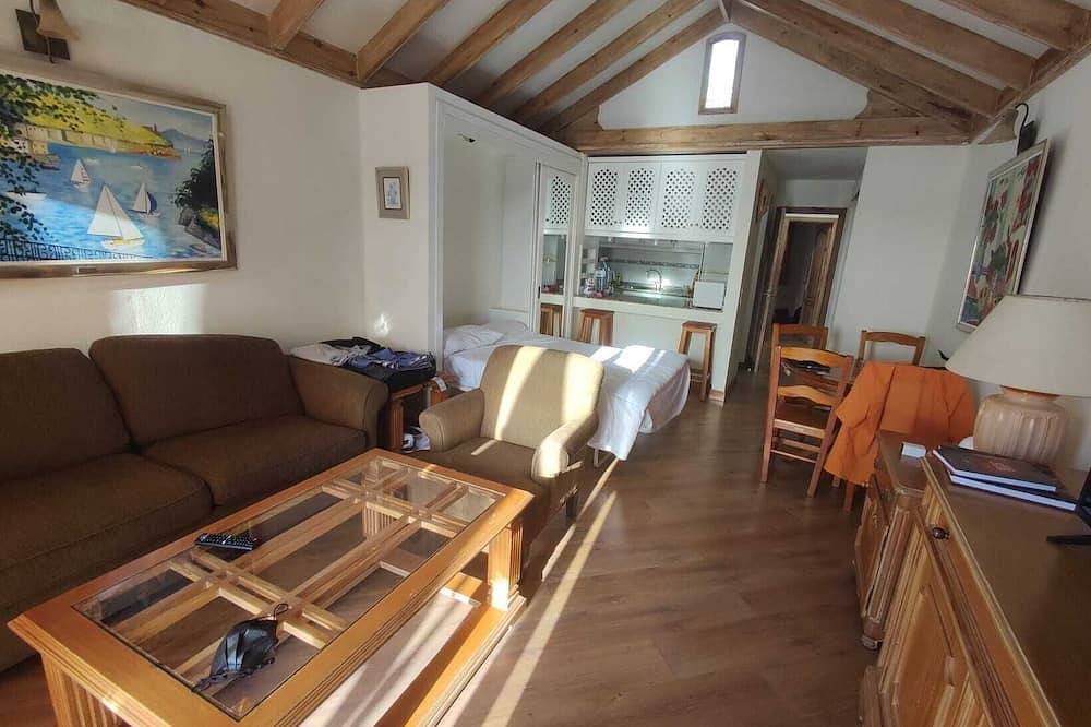 Fantastic Poolside Villa w. Sea view in Costa Teguise, Lanzarote, Canary Islands in Costa Teguise, Teguise