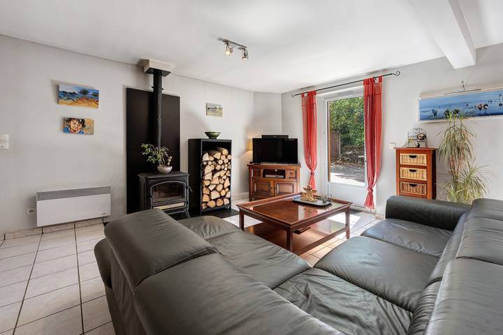Cottage 'Gite Du Treuil' with Mountain View and Wi-Fi in Ignaux, French Pyrenees