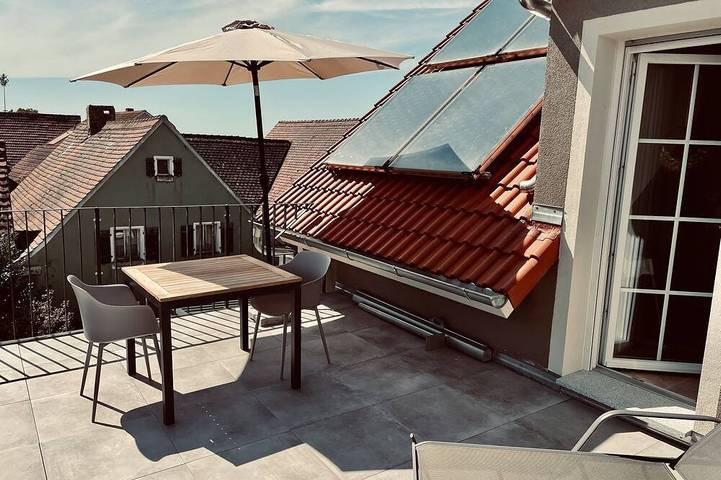 Ganze Wohnung, 2-Zimmer-Apartment (20qm) im Dachgeschoss mit kleiner Küche in Haundorf, Fränkisches Seenland
