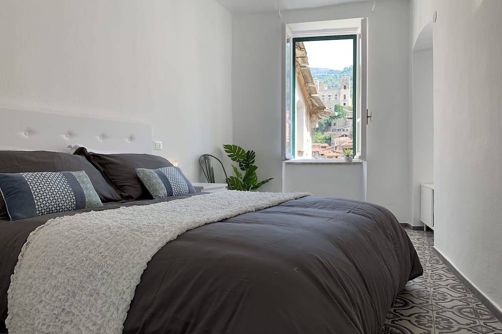 Atemberaubende Aussicht auf die Burg und die römische Brücke, 4Beds, 4Baths, Ac, Free Wifi in Dolceacqua, Ligurische Alpen