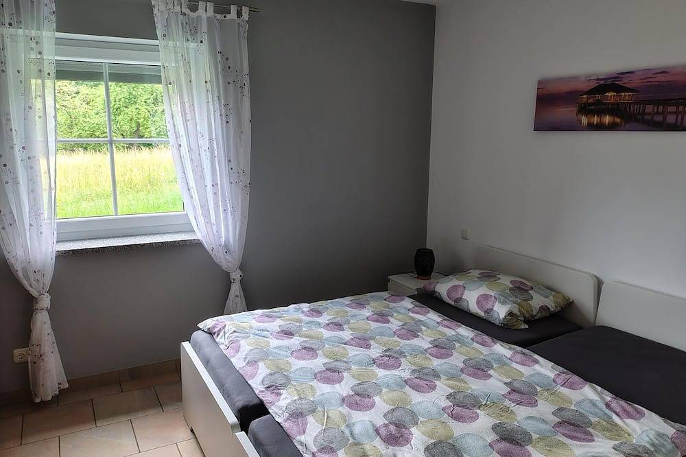 Ganze Wohnung, Gemütliche Fewo (60m2) im Eg mit kleinem Garten & Terrasse in Küps, Oberfranken
