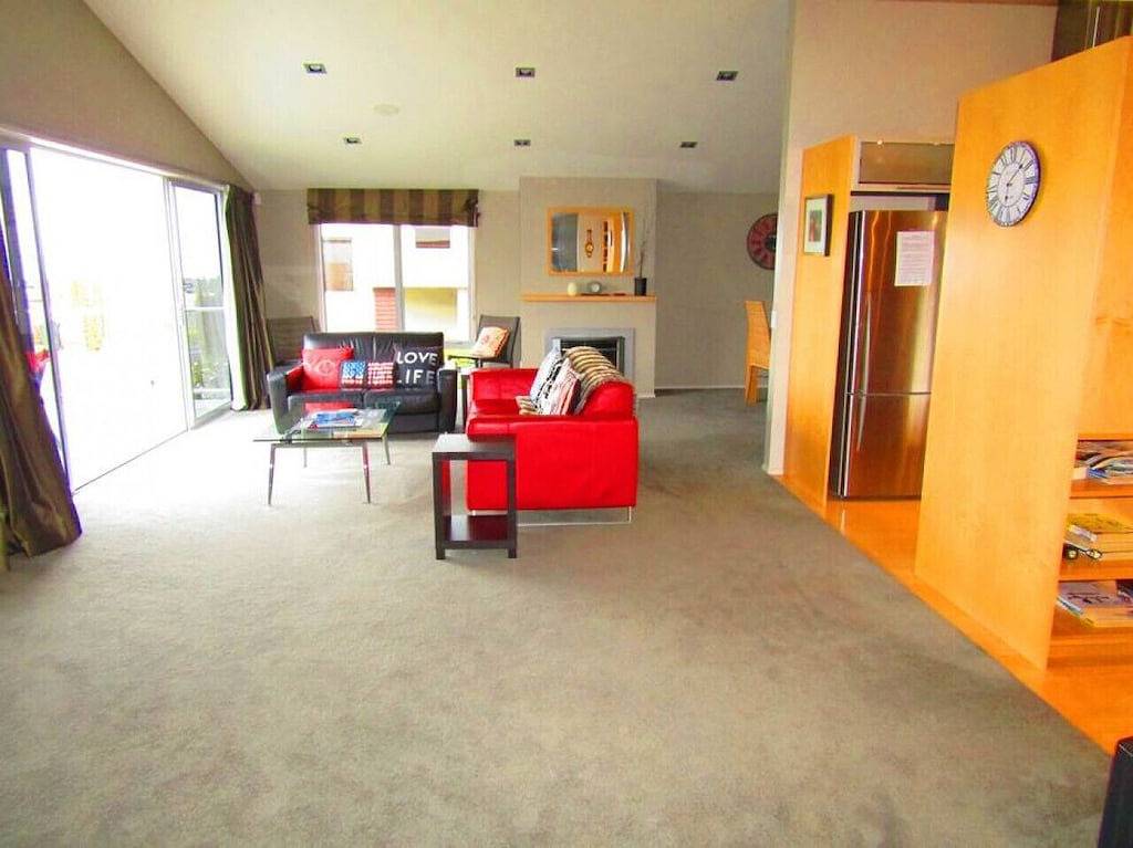 Holiday Home for 8 People in Taupo, Taupo District