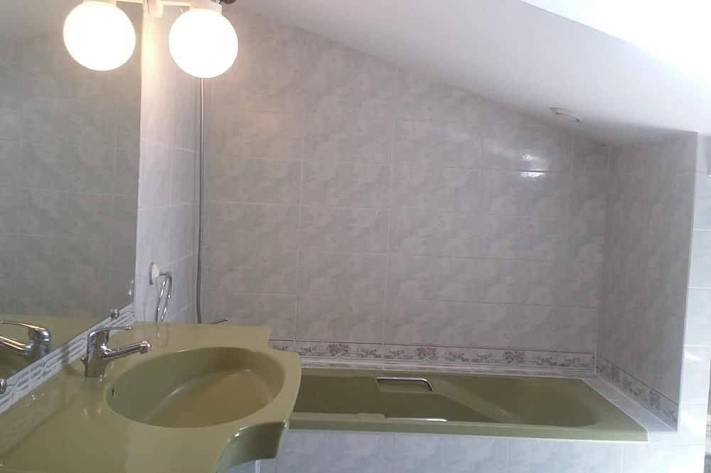 Ganze Wohnung, Doppelzimmer-Ensuite-Bergblick in Prunelli-di-Fiumorbo, Regionaler Naturpark Korsika