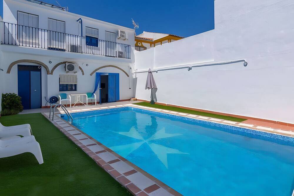 Country House 'El Rincón Del Comendador' with Shared Terrace, Wi-Fi and Air Conditioning in Tocina, Sevilla Province