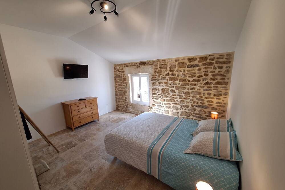 Chambre D.hote à la Ferme in Suze-la-Rousse, Nyons region