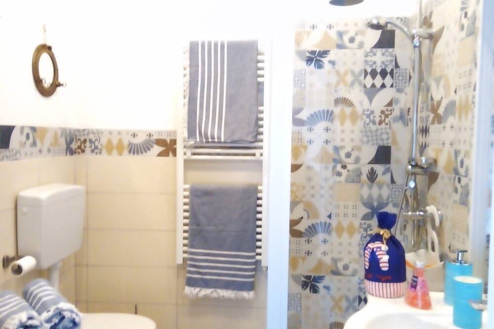 Entire apartment, By the sea, new -fresh,with kitchen, large terrace, Hi-fi, complete with everything. in Grado, Gorizia Province