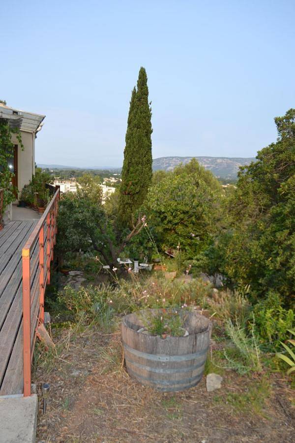 Gîte pour 4 personnes, avec vue ainsi que jardin et piscine à Cavaillon - 2