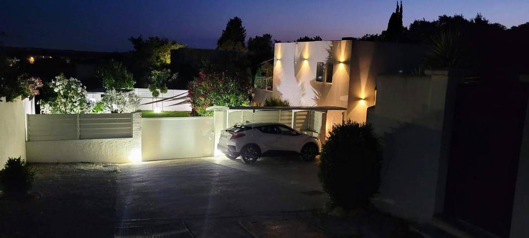 Chambre d’hôte pour 4 personnes, avec Terrasse et Jardin ainsi que Piscine et Vue à Salon-de-Provence - 2