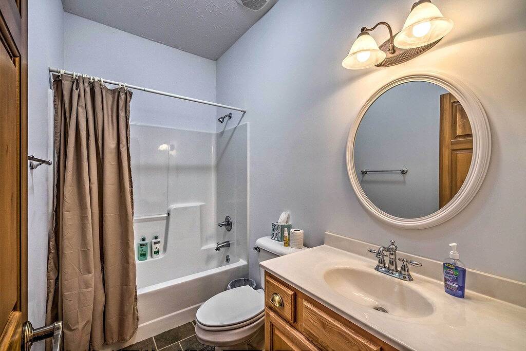 Lake Cumberland Retreat w/ Deck & Views! in Lake Cumberland