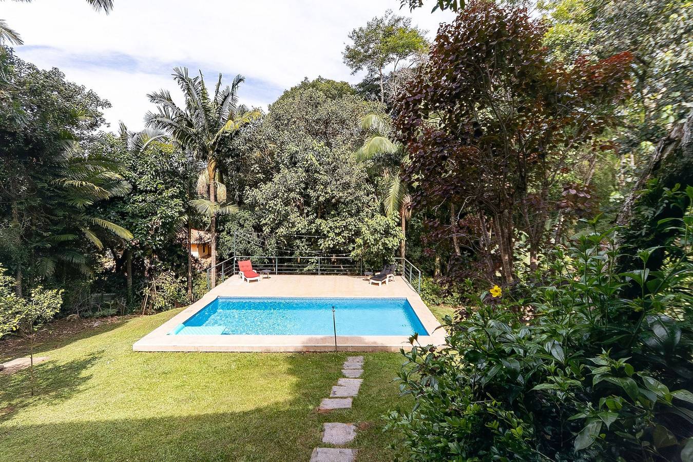 Spacious House with Large Pool and Barbecue Near São Paulo in Carapicuíba, San Paolo (stato)