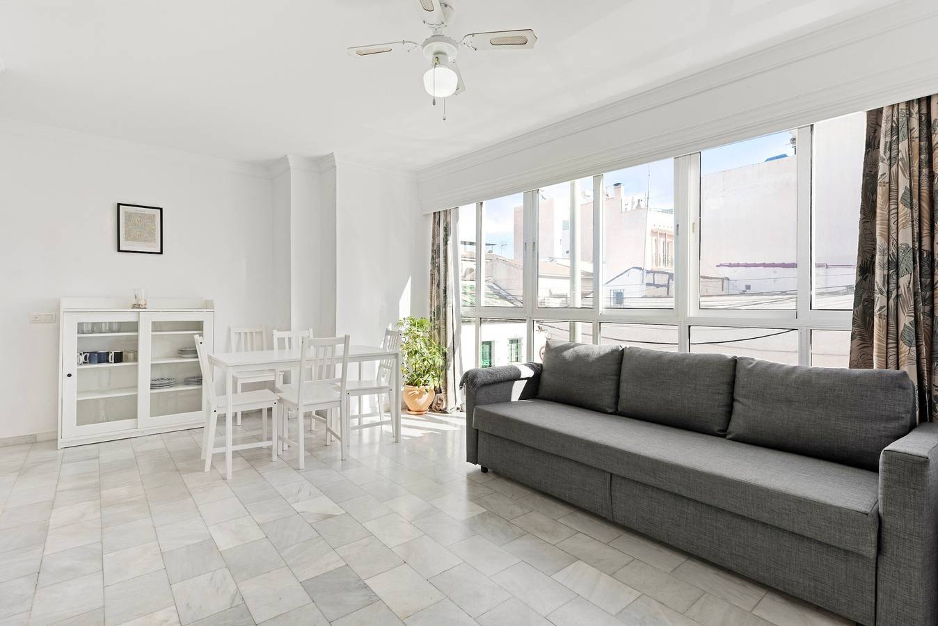 Apartamento entero, Casa de vacaciones 'Ciara' con Wi-Fi y aire acondicionado in Málaga Centro, Málaga