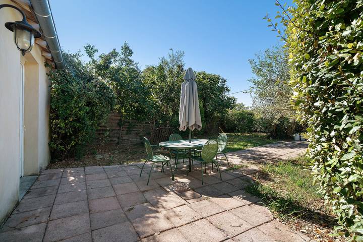 Gîte Le Tournesol – Vue Montagne, Piscine Partagée et Wi-Fi in Salles-sur-l'Hers, Région de Carcassonne