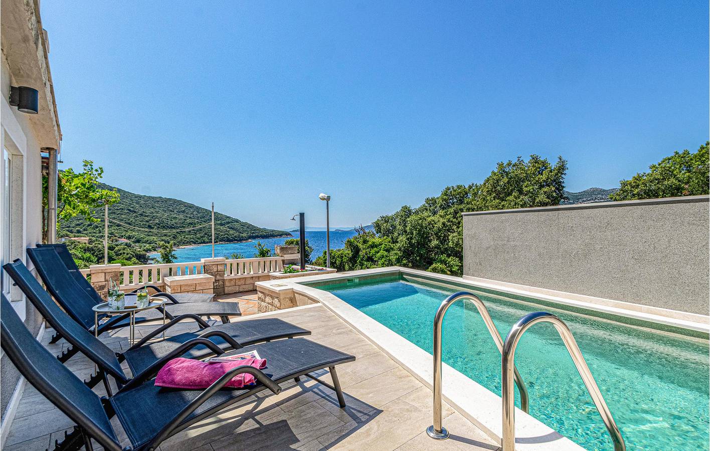 Ganze Ferienwohnung, Reizende 2-Zimmer-Wohnung mit Pool, Terrasse und in Strandnähe in Zrnovska Banja, Korcula