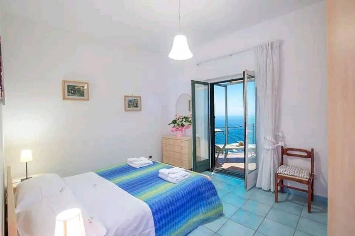 Casa L'Incanto in Costiera Amalfitana.  Ampi e meraviglioso terrazzo sul mare in Furore, Sorrento Coast