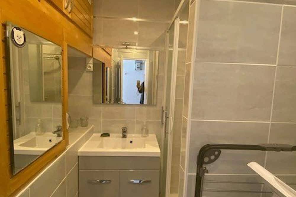 Appartement entier, Arette: Appartement 6 pers, accès pistes, parking, balcon in La Pierre Saint-Martin, Arette