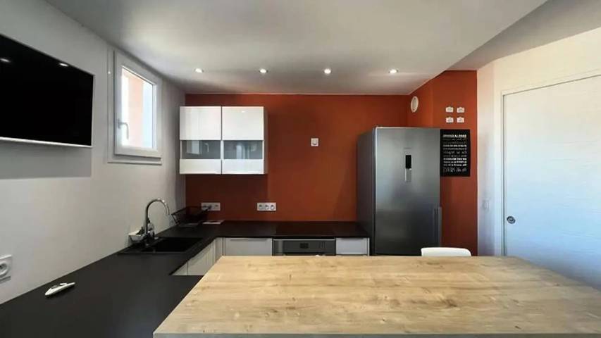 Gîte pour 5 personnes, avec Balcon et Terrasse dans Plage des Sablettes - 2