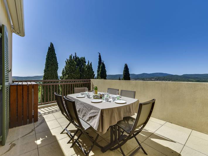Ferienwohnung für 6 Personen, mit Ausblick und Terrasse in Grimaud