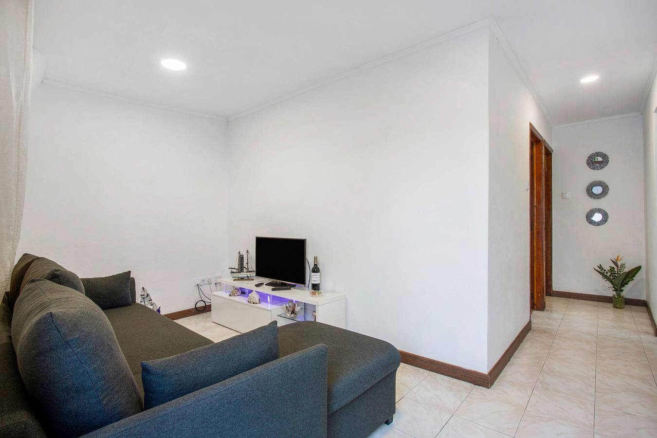Ganze Wohnung, Ferienwohnung 'Beach Front Flat' mit Meerblick, privater Terrasse und Wi-Fi in São Vicente (Madeira), Madeira