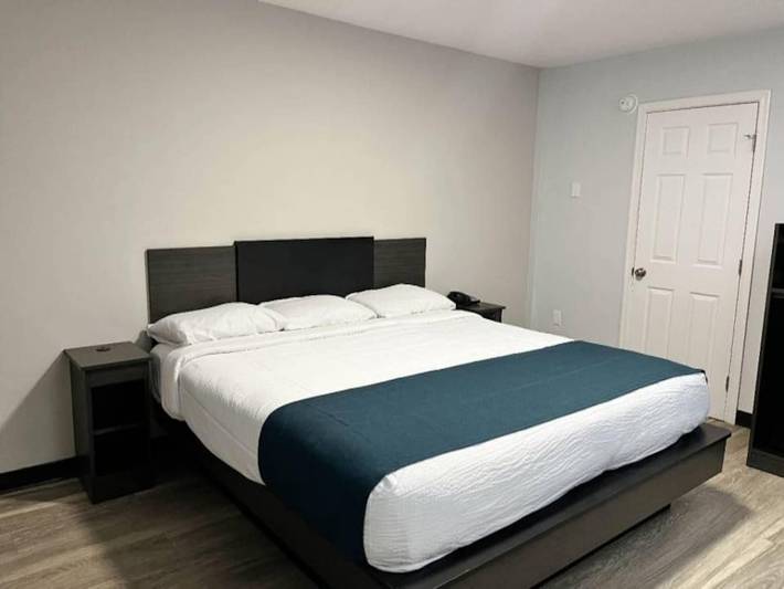 Apartamento entero, 1 cama tamaño queen | Mob Acc Ri Shwr Nsmk Micfridg in Nueva Jersey