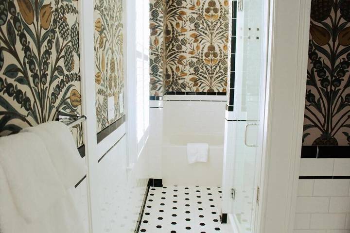 Bed and breakfast for 14 people, with garden in Maryland