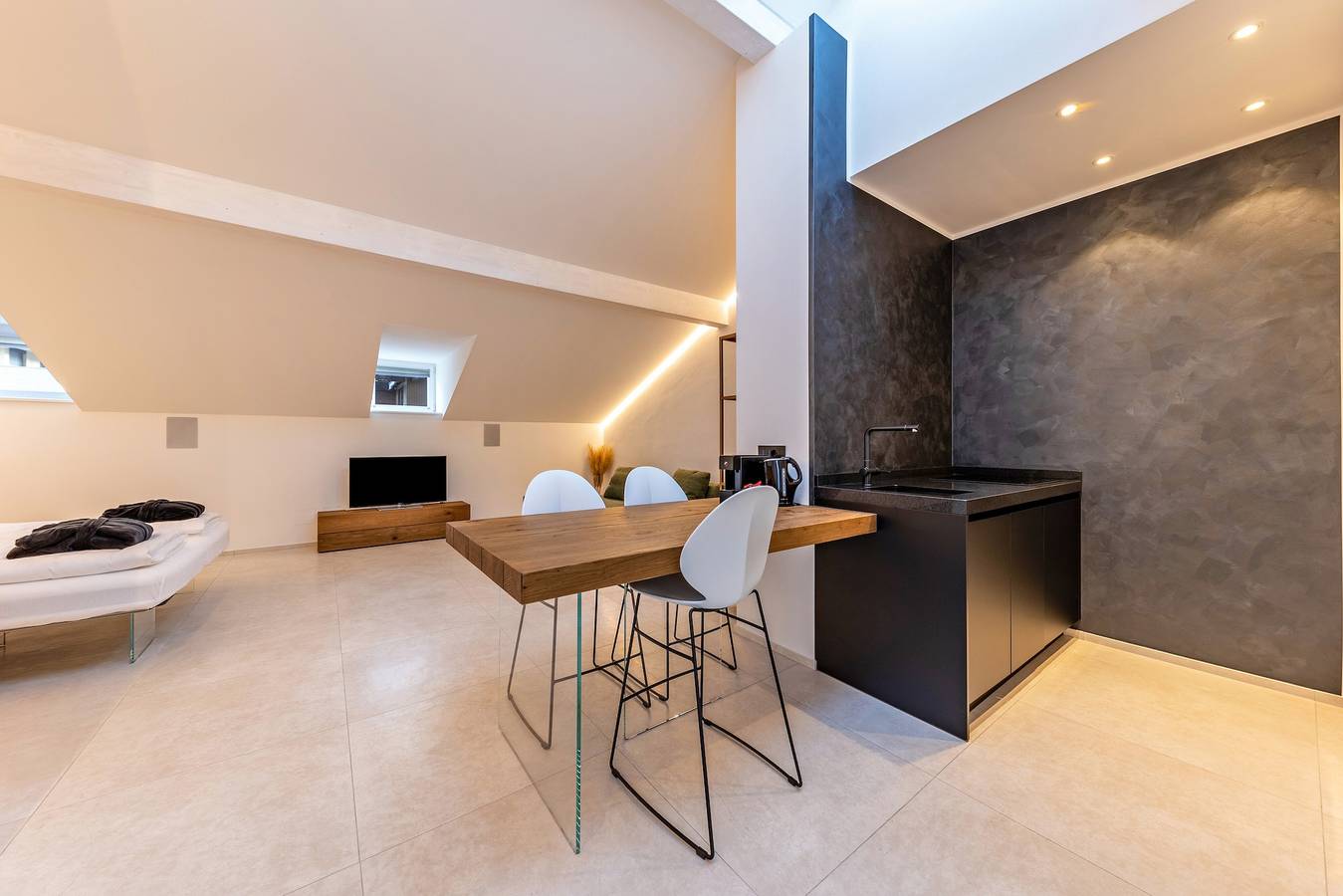 Studio entier, Studio 'App 303 Palazzo Cavour' avec vue sur la montagne, Wi-Fi et climatisation in Centro-Piani-Rencio, Bolzano