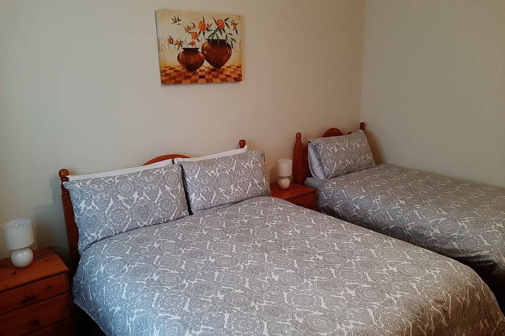 Cosy 3 Bedroom Cottage\nsleeps 6\nwheelchair accessible\nlarge Garden\nswing & Slide in County Wicklow