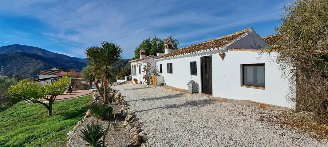 Alojamiento y desayuno para 2 personas, con piscina además de jardín y vistas - 1