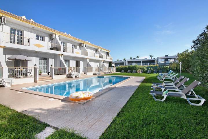 Villa for 9 people, with garden