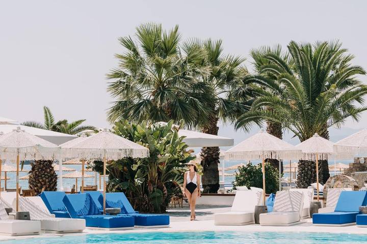 Station pour 3 personnes, avec vue et jardin ainsi que piscine et bassin pour enfant, animaux acceptés dans Érétrie