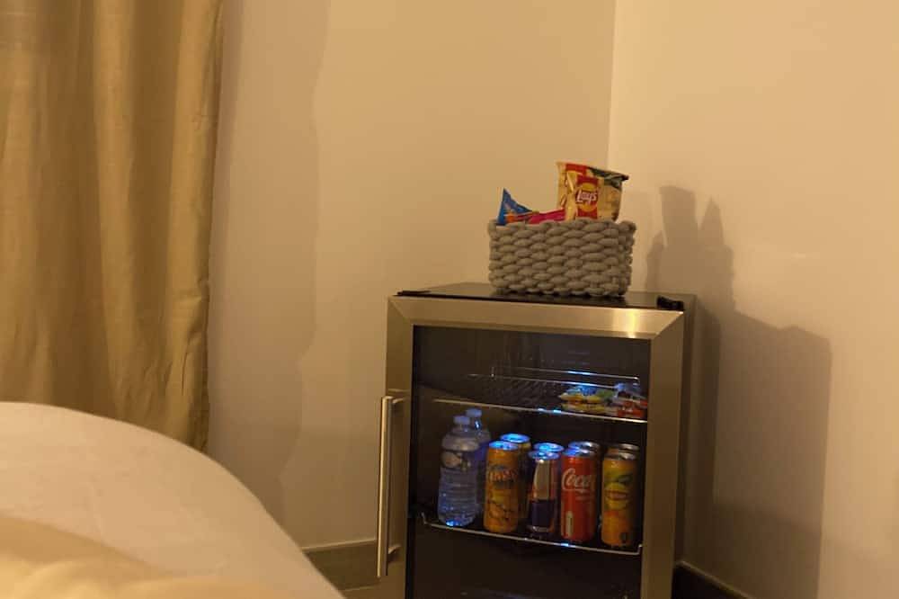 Love room / private jacuzzi / exceptional accommodation in Istres, Istres region