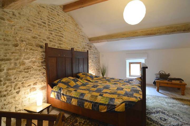 Gîte pour 4 personnes, avec jardin ainsi que piscine et terrasse, animaux acceptés à Saint-Jean-de-Sauves - 2