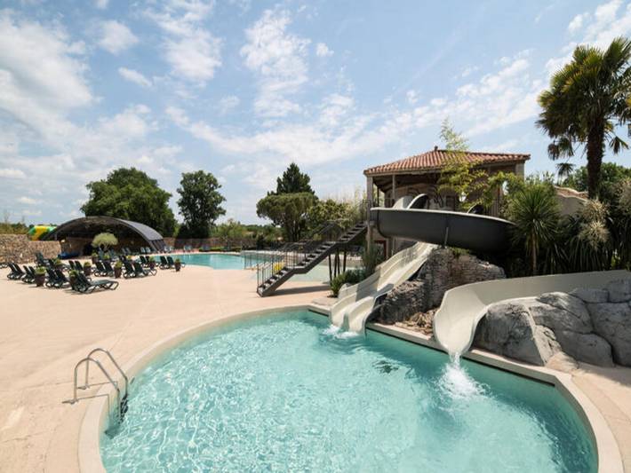 Gîte pour 12 personnes, avec piscine et jardin, adapté aux familles à Saint-Julien-des-Landes - 2