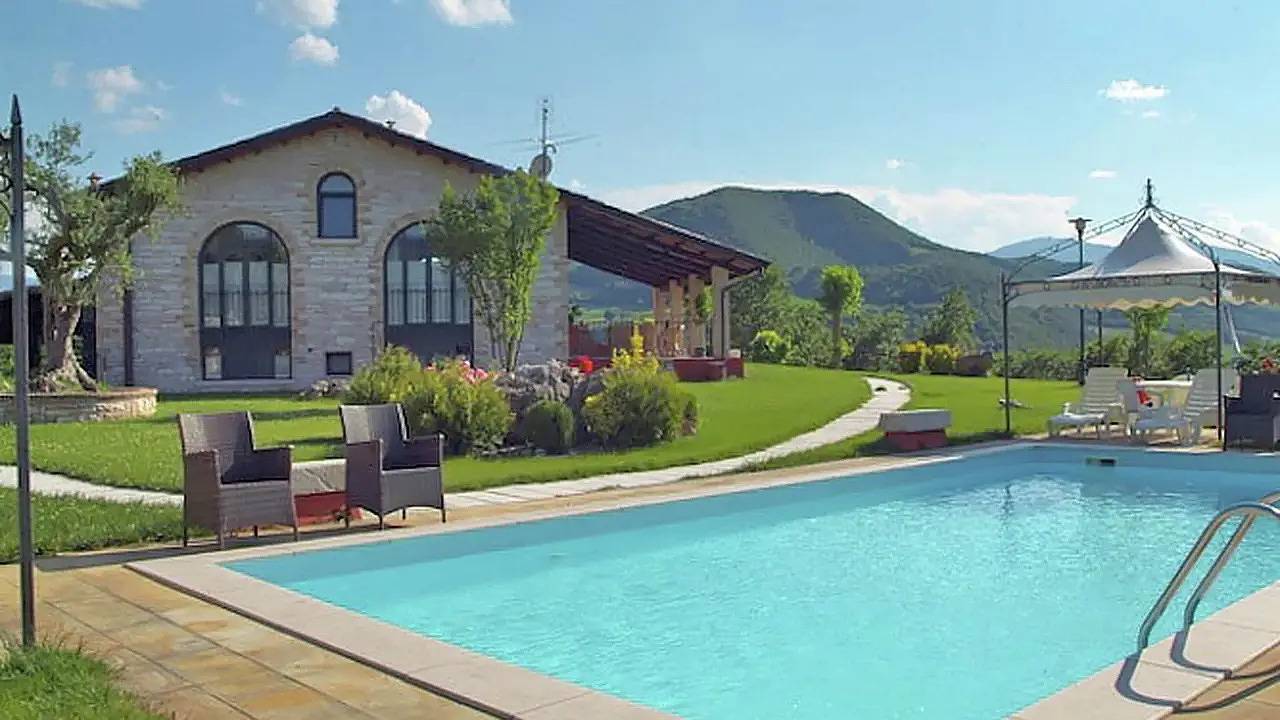 Casa vacanza per 7 persone con piscina in Cagli, Valle del Metauro