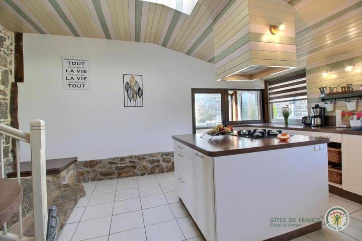 Location de vacances pour 2 personnes, avec jardin et terrasse, animaux acceptés à Kerien - 4