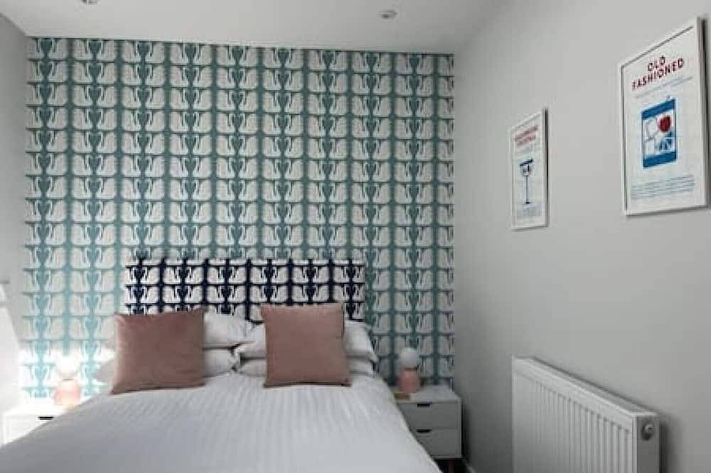 Redwing- free parking- Grade Ii listed- ground in Huntingdon, Cambridgeshire