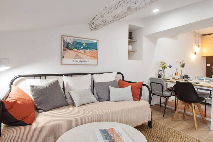 Gîte pour 4 personnes, avec terrasse, animaux acceptés à la La Ciotat - 2