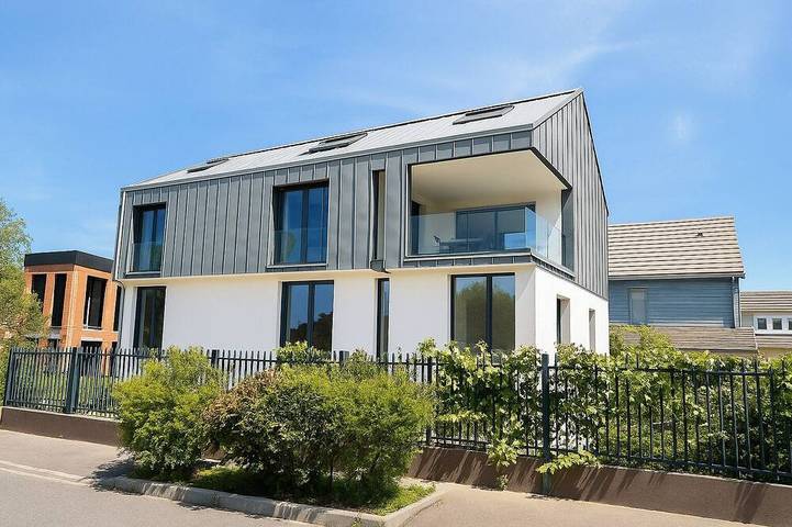 Villa pour 15 personnes, avec balcon et sauna ainsi que jardin et piscine dans Île de France