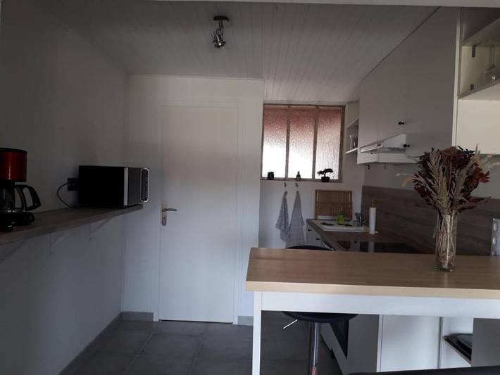 Gîte pour 2 personnes, avec piscine ainsi que vue et balcon dans Lac de Paladru - 2