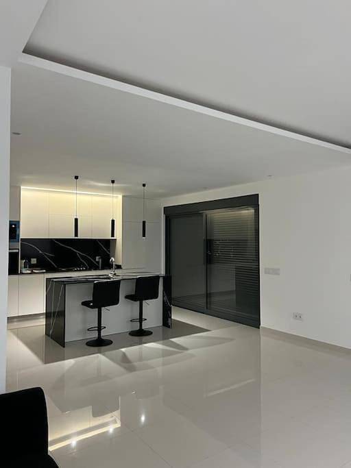 Gîte pour 6 personnes, avec vue ainsi que piscine et terrasse dans São Vicente - 3