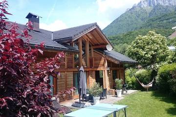Gîte pour 12 personnes, avec jacuzzi et jardin, animaux acceptés dans Golf Club du Lac d'Annecy