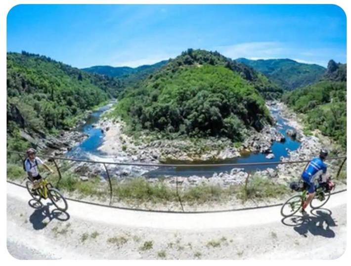 Gîte pour 2 personnes, avec jardin ainsi que vue et terrasse à Saint-Laurent-du-Pape