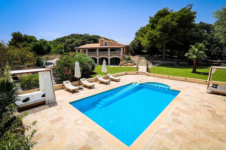 Finca mit Whirlpool für 11 Personen, mit Terrasse und Whirlpool sowie Garten in Capdepera