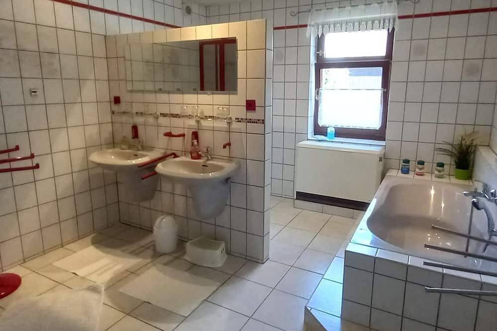 Ganze Wohnung, Ferienhof Höhensonne - Urlaub mit Hund - Ferienwohnung 1, 3 Schlafräume in Rathmannsdorf, Elbsandsteingebirge