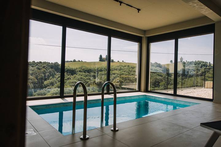 Ferienhaus für 6 Personen, mit Terrasse und Garten sowie Sauna und Pool