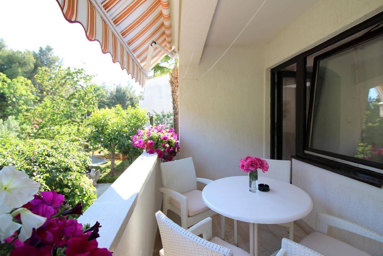 Geheel vakantieappartement, Ferienwohnung Sabina mit Garten am Waldrand in Poreč, Porec en omgeving
