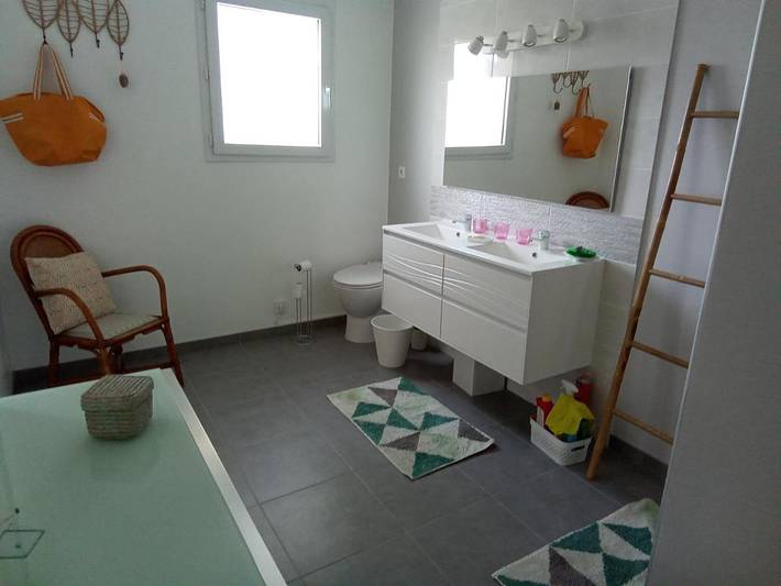 Location de vacances pour 2 personnes, avec vue et jardin à Saint-Dizant-du-Gua - 2