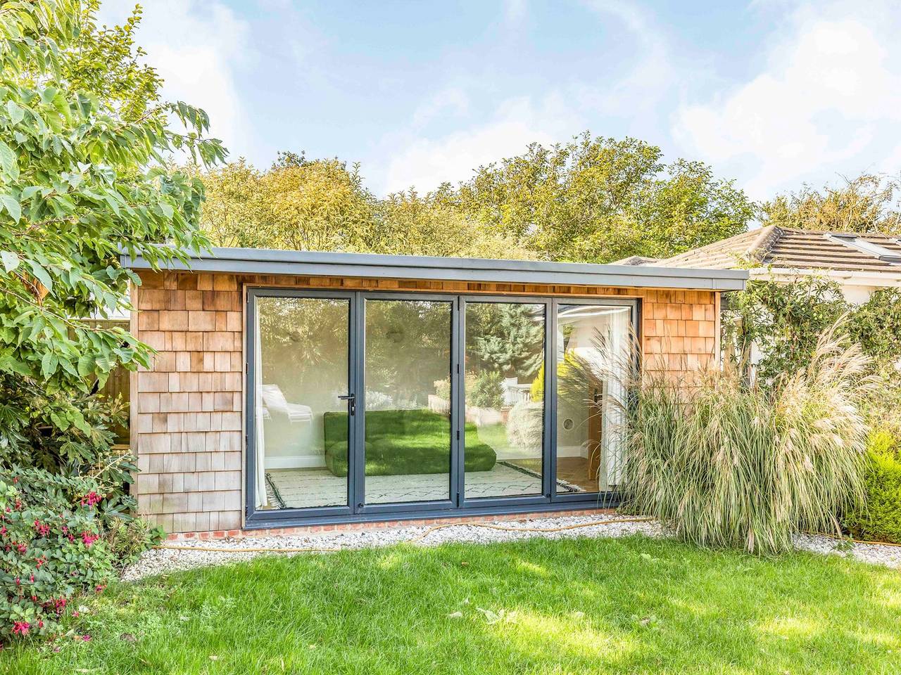 Stylish and fresh 4 bed beach house with garden - Pass the Keys in West Wittering, West Sussex