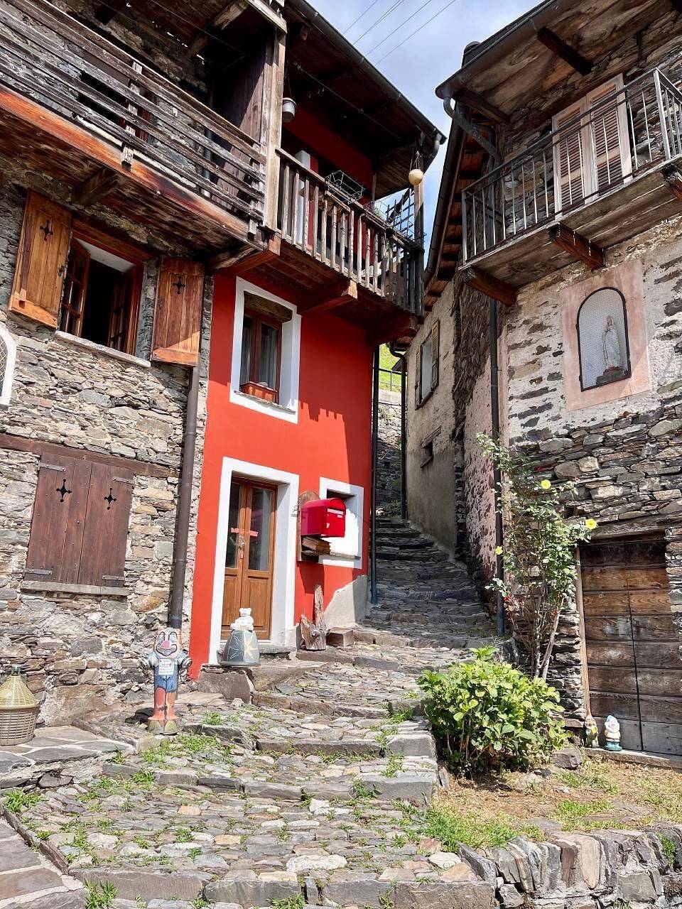 Entdecken Sie den Charme von Casa Clementina in Indemini in Gambarogno, Lago Maggiore (Schweiz)
