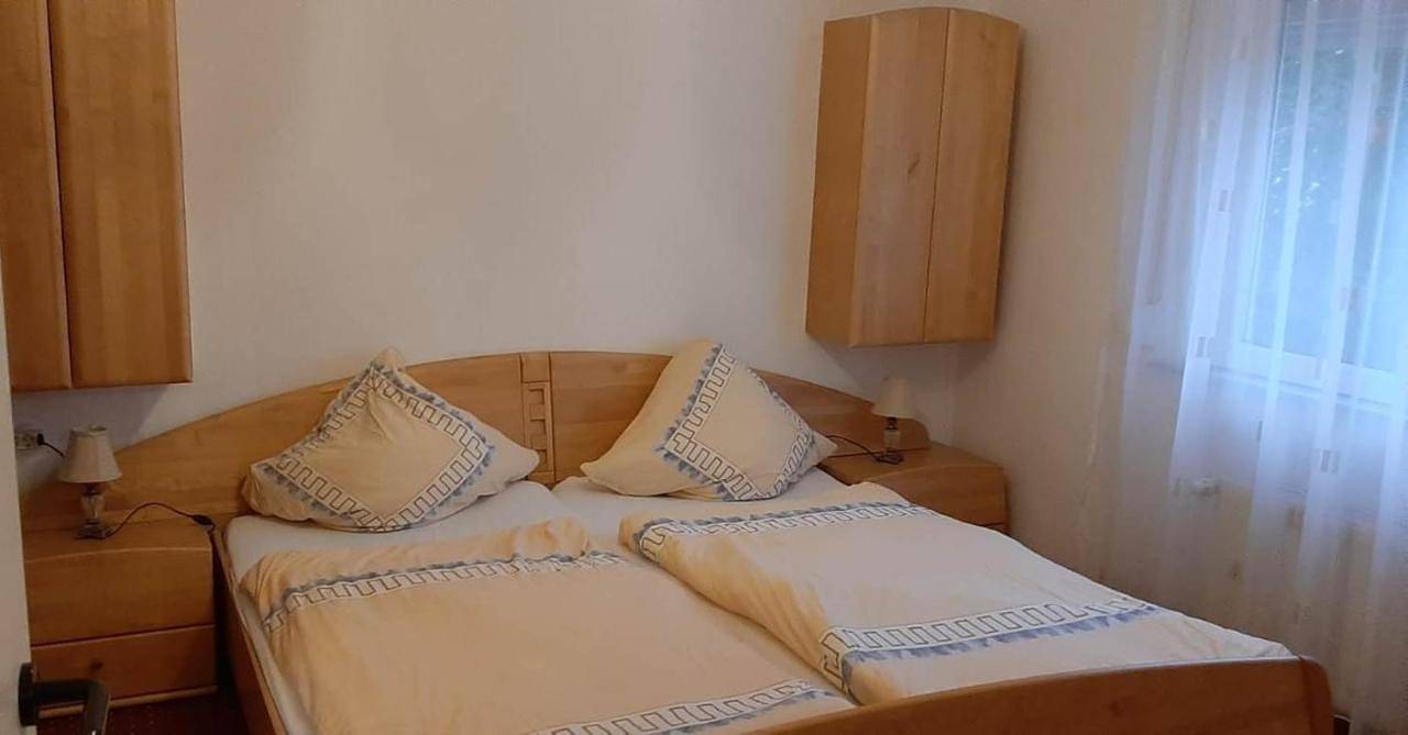 Ganze Wohnung, Monteur-, Ferienwohnung mit Balkon in Hanau bei Frankfurt und Aschaffenburg in Hanau, Main-Kinzig-Kreis